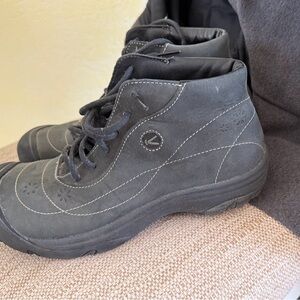 Keen Black Lace-Up Women's Ankle Boots with White Stitching